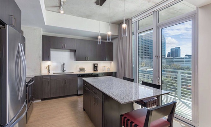 Civic District Resort | Walk to 6th St! ~- Rooftop Pool! ~ Wyndham Austin resort in the heart of Austin