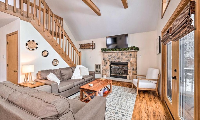 Pocono Lake House | Walk to Arrowhead Lake Cabin with Private Hot Tub!