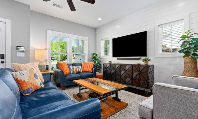 Auburn House | Walk to Auburn Campus Park at Home Free Golf- Tennis Easy Drive
