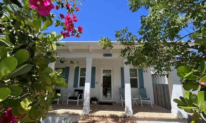 Hobe Sound House | Walk to beach and restaurants!