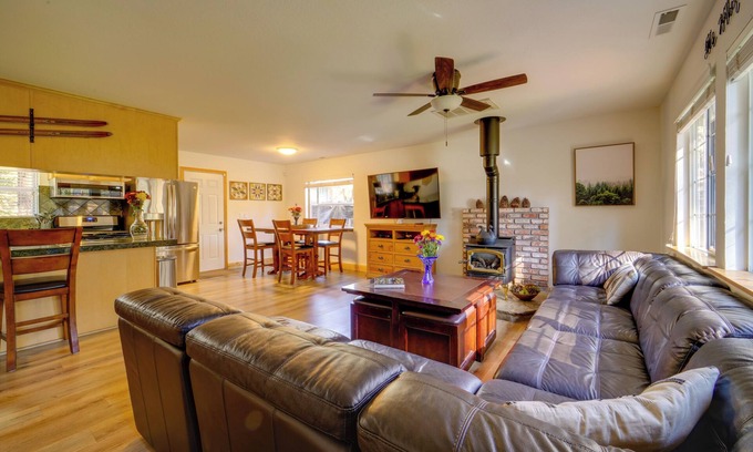 Tahoe Vista House | Walk to Beach & Boat Launch: Lake Tahoe Retreat