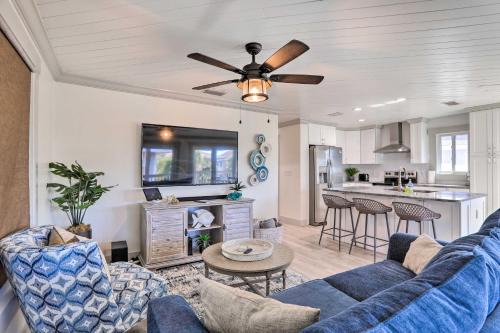 Indian Shores Apartment | Walk to Beach Condo with Deck in Indian Shores
