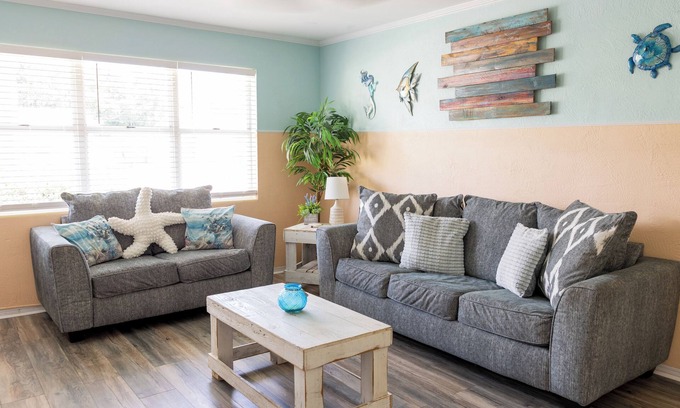 Ormond Ocean Gard Cottage | Walk to beach Cottage