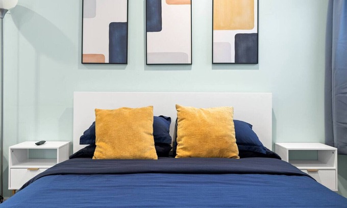 Alamitos Beach Apartment | Walk to Beach & Downtown | 30 Min to Disneyland