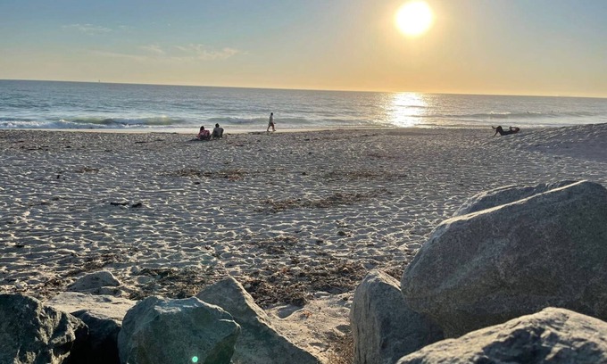 San Clemente Apartment | Walk to Beach - King Apt In 1 Area - AB