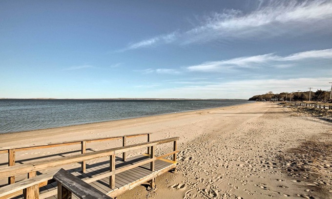 Cutchogue House | Walk to Beach: Long Island Wine Country Home!