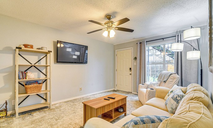 San Jacinto Condo | Walk to Beach & Pleasure Pier: Galveston Getaway