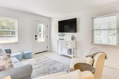 Crystal River House | Walk to Boat Launch Crystal River Home with Lanai
