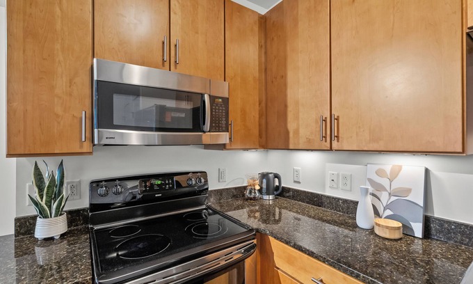 North Capitol Apartment | Walk to Broadway - Downtown Nashville Apartment