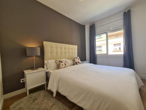Collblanc y La Torrassa Apartment | WALK to CAMP NOU - Wi-Fi AC 3 Bed by MyRentalHost