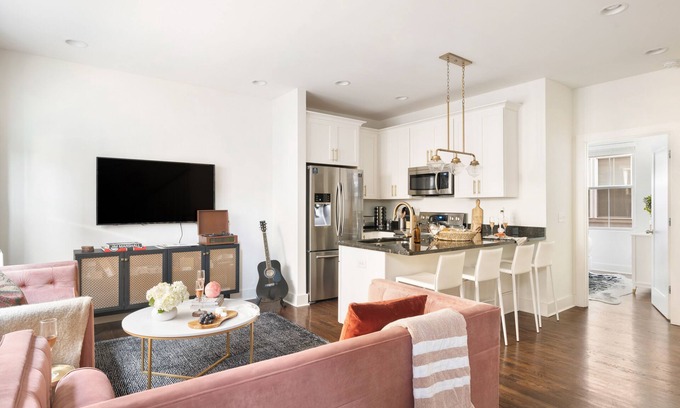 Chestnut Hill Apartment | Walk to Dining & Bars, 10min to DT | Chic + Modern | Hart Suite 15 by AvantStay