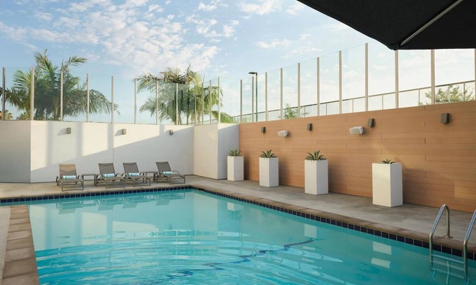 Anaheim Resort Hotel | Walk to Disney - Stylish Suites with Pool, Free Wi-Fi and Breakfast | 4 Units