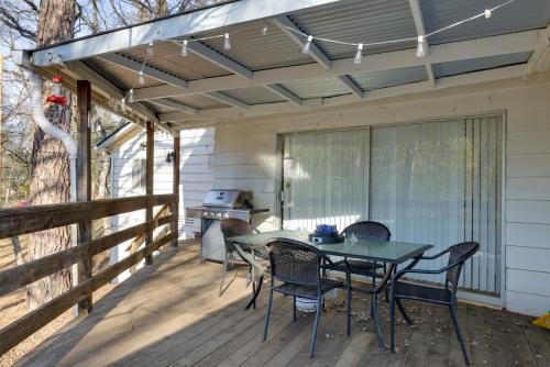 Murphys House | Walk to Downtown Eclectic Murphys Home with Decks!