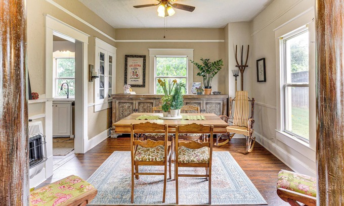 Guthrie Cottage | Walk to Downtown: Historic Guthrie Home on Mansur