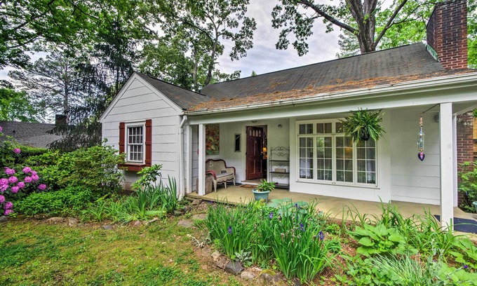 Lynn Cottage | Walk to Downtown: Pet-Friendly Cottage in Tyron