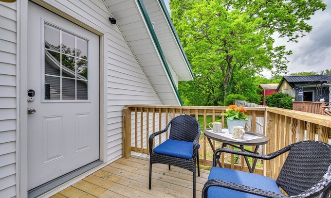 Greensburg Apartment | Walk to Dtwn Greensburg: Charming Unit w/Deck!