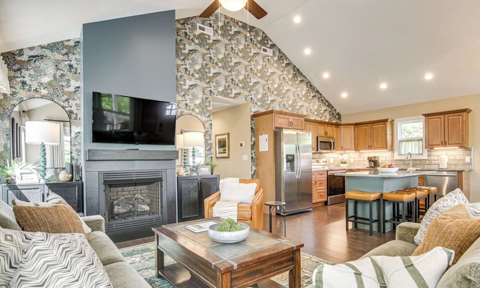 Waynesville House | Walk to Dtwn Waynesville: Home w/Deck!