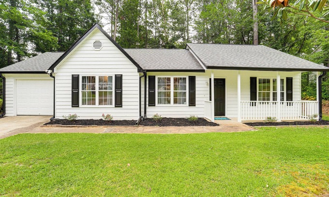 Woodstock House | Walk to Dtwn Woodstock: Modern Home w/Patio!