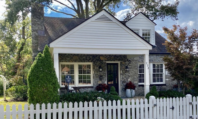 Historic Downtown Franklin Cottage | Walk to everything! Cozy Stone Cottage in Downtown Historic District
