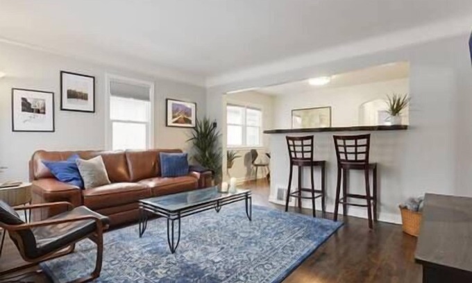 Hiawatha House | Walk to Falls/Close to Everything/Fenced Backyard