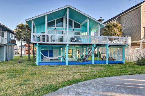 Pirates Beach House | Walk to Gulf Cozy Beach House in Galveston!
