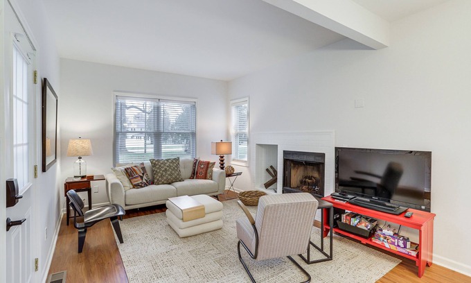 South Haven Condo | Walk to Lake Michigan - South Haven Condo!