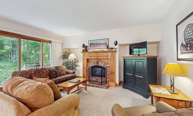 North Troy Condo | Walk to lifts, Pump House waterpark, golf course & much more