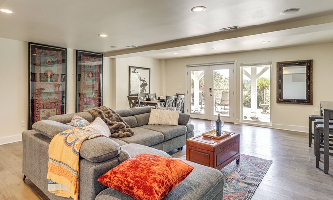 Fauntleroy Apartment | Walk to Lincoln Park: Charming Couples Getaway