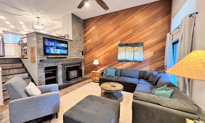 Four O'Clock Ski Chalet | Walk to Main St. Breck Snowflake Lift Pool+Hot tubs