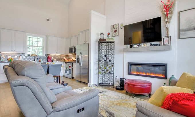 Greenwood Cottage | Walk to Marina: Lake Greenwood Retreat w/Hot Tub