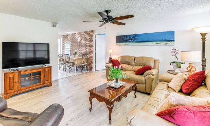 Palma Sola House | Walk to Nature Trails: Bradenton Getaway!