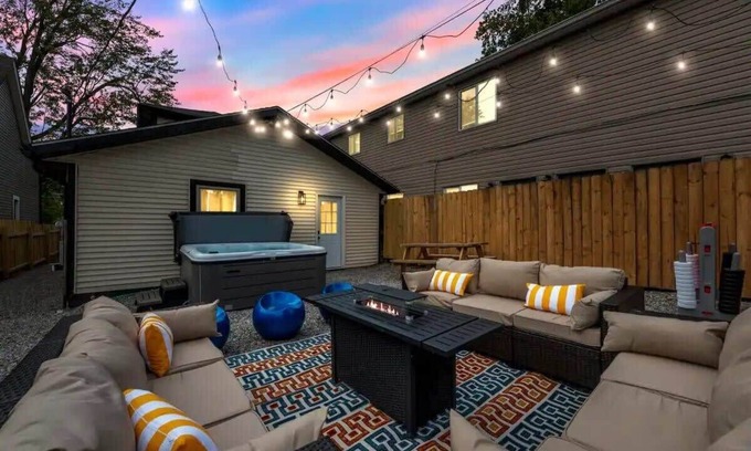 Weinland Park House | Walk to OSU: Relaxing Retreat with Hot Tub