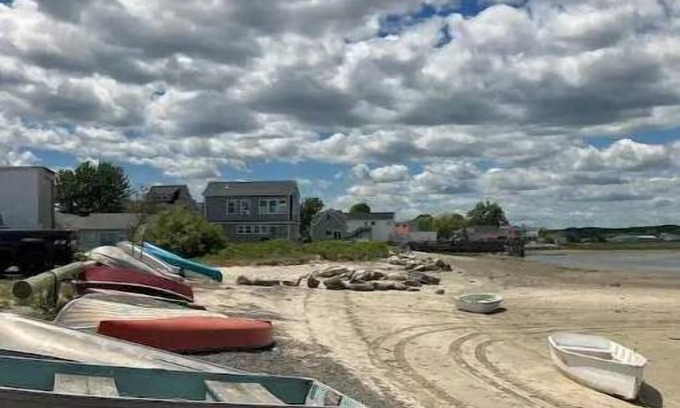 Scarborough House | Walk to Pine Point Beach from CJs Hideaway!