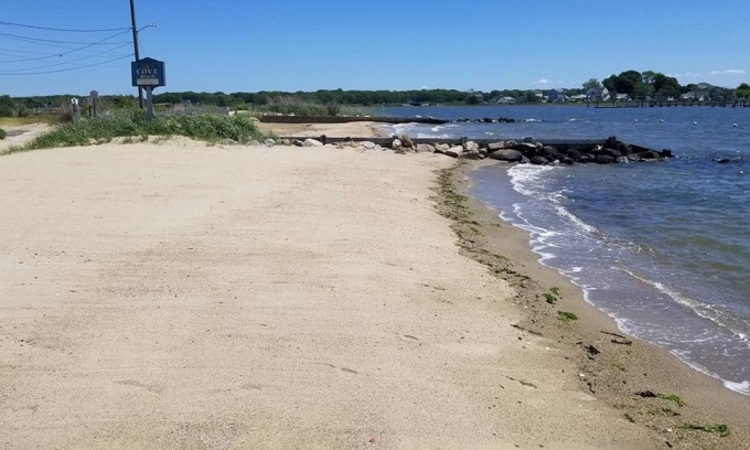 Saybrook Manor House | Walk to Private Beach - Saybrook Manor Beach House