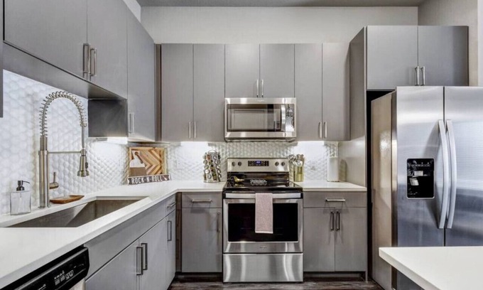 Arsenal Apartment | Walk to Riverwalk | Luxury Downtown Apt | King Bed