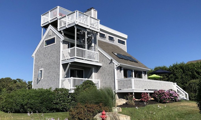 Point Judith House | Walk to Roger Wheeler Beach—10% discount for 5+ nights