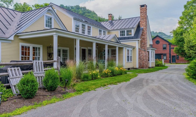 South Pomfret House | Walk to S6! Pool Table/Fireplace | Saskadena Lodge