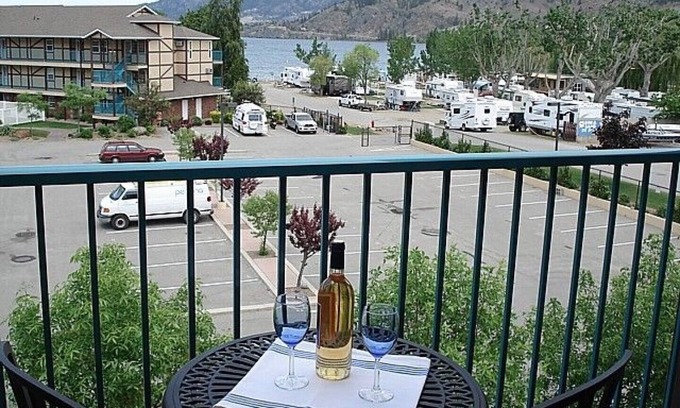 Okanagan-Similkameen Condo | Walk to Skaha Lake Beach and Stay in a Luxury Condo.