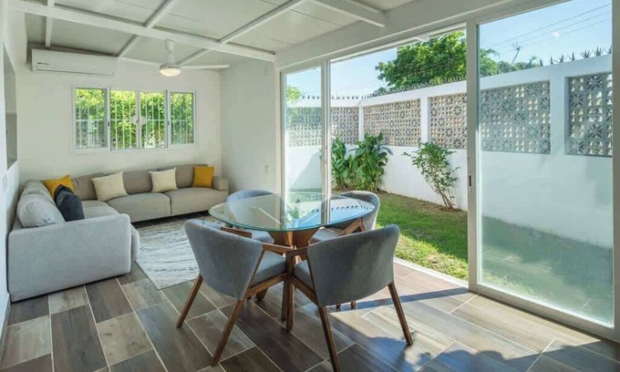 Emiliano Zapata House | Walk to Surf & Town – Family-Friendly Beach Casita