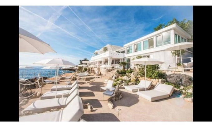 Roquebrune-Cap-Martin Villa | WALK TO THE OCEAN, stylish large 2BR with balcony