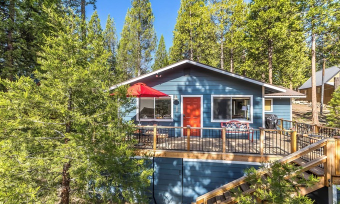 Shaver Lake Cabin | Walk to the Lake: East Village Cabin