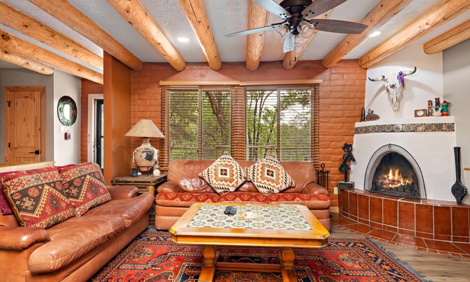 Northeast Santa Fe Hotel | Walk to the Plaza | Indoor Pool/Hot Tub | Washer/Dryer | Sleeps 4