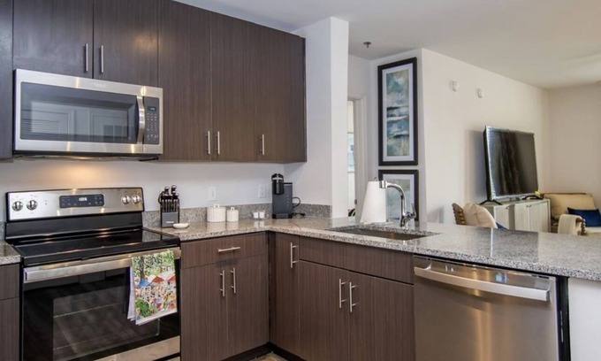 Oxford Condo | Walk to the square and the grove! This 2BR 2BA is the perfect location.