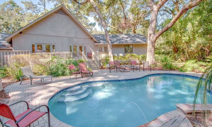 Heritage Woods House | Walk to the beach! SEA PINES 4 BED + LOFT - Private pool