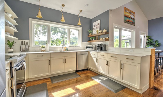 Northside House | Walk to TN River Activities-Parks-Shops-Dining-Publix.