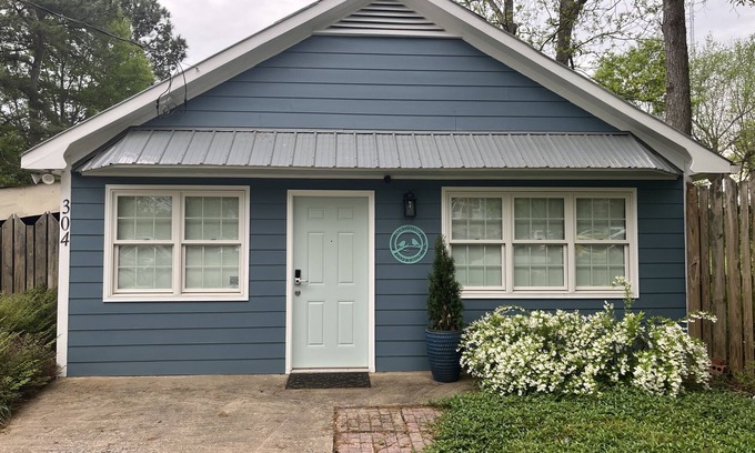Shelby Cottage | Walk to Uptown Shelby! Earl Scruggs Center and Don Gibson Theatre! Lovely!