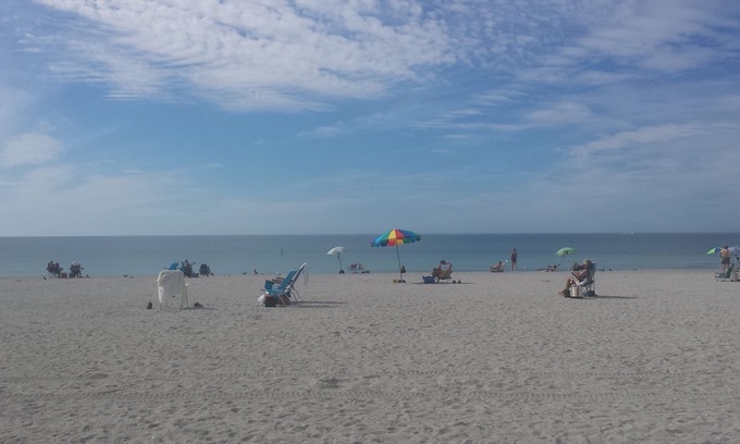 Venice Condo | Walk to Venice Isl Beach, Shops, Restaurants, 2 Bed 2 Bath Updated Condo w/Pool