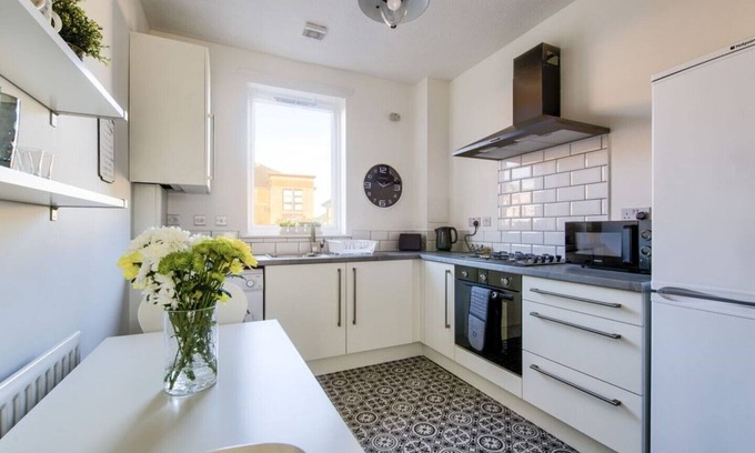 Glasgow Apartment | Walk to vibrant Merchant City from a tranquil Glasgow apartment
