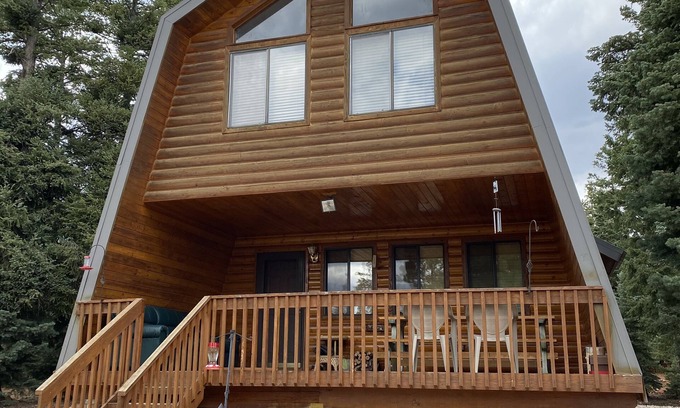 Meadow View Heights Cabin | Walk to village, Year round access, Large deck, Swings and Enclosed dog run.