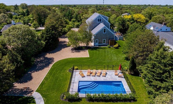 Katama House | WALK TO VILLAGE LOCATION, NEW POOL, FAMILY COMPOUND!